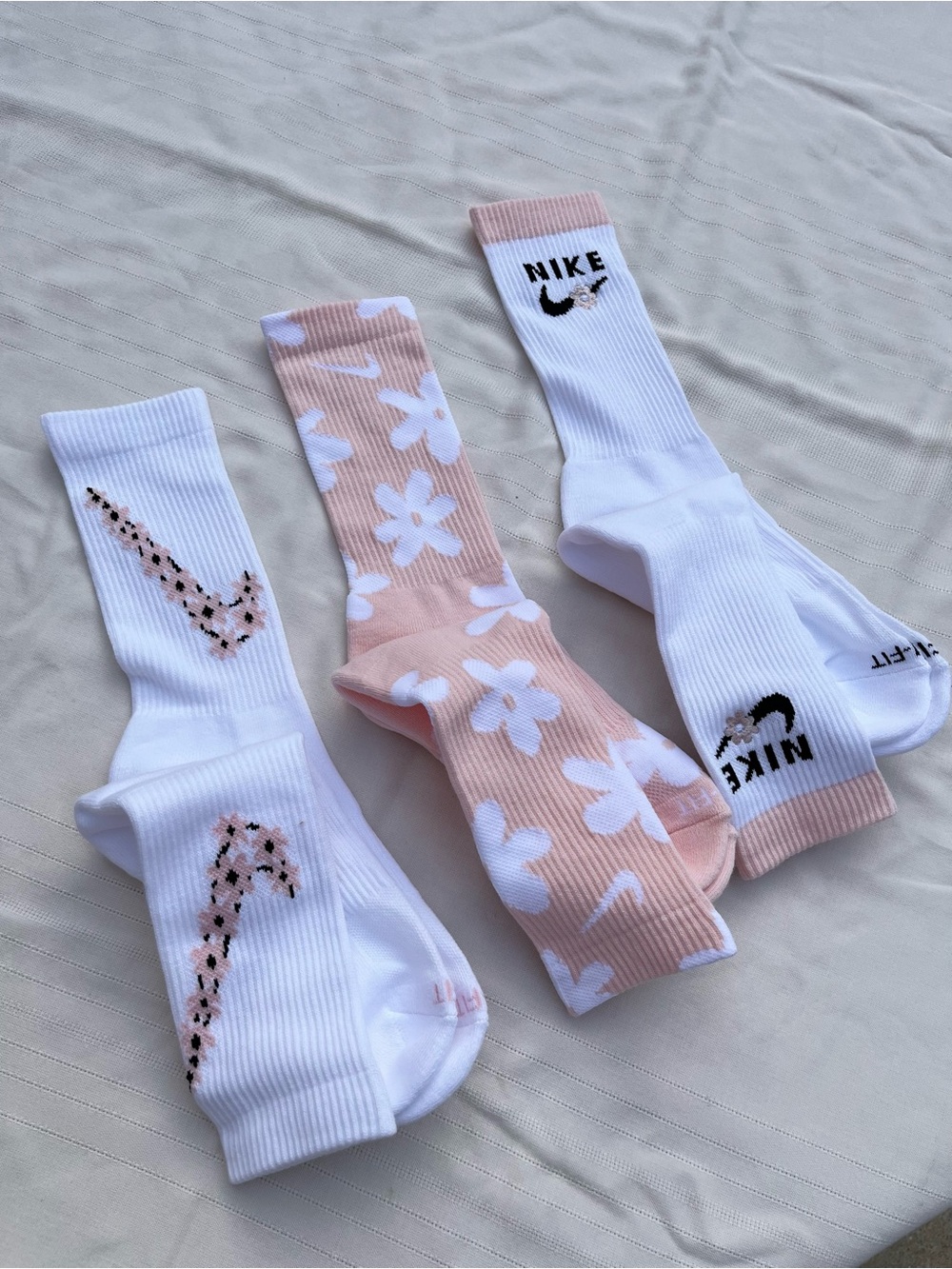 Nike Everyday Plus Dri-FIT Pink & White Floral Crew Sock Trio - Picture 15 of 15